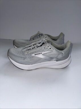 Brooks  revel 8 women’s Light Gray Athletic Running Shoes